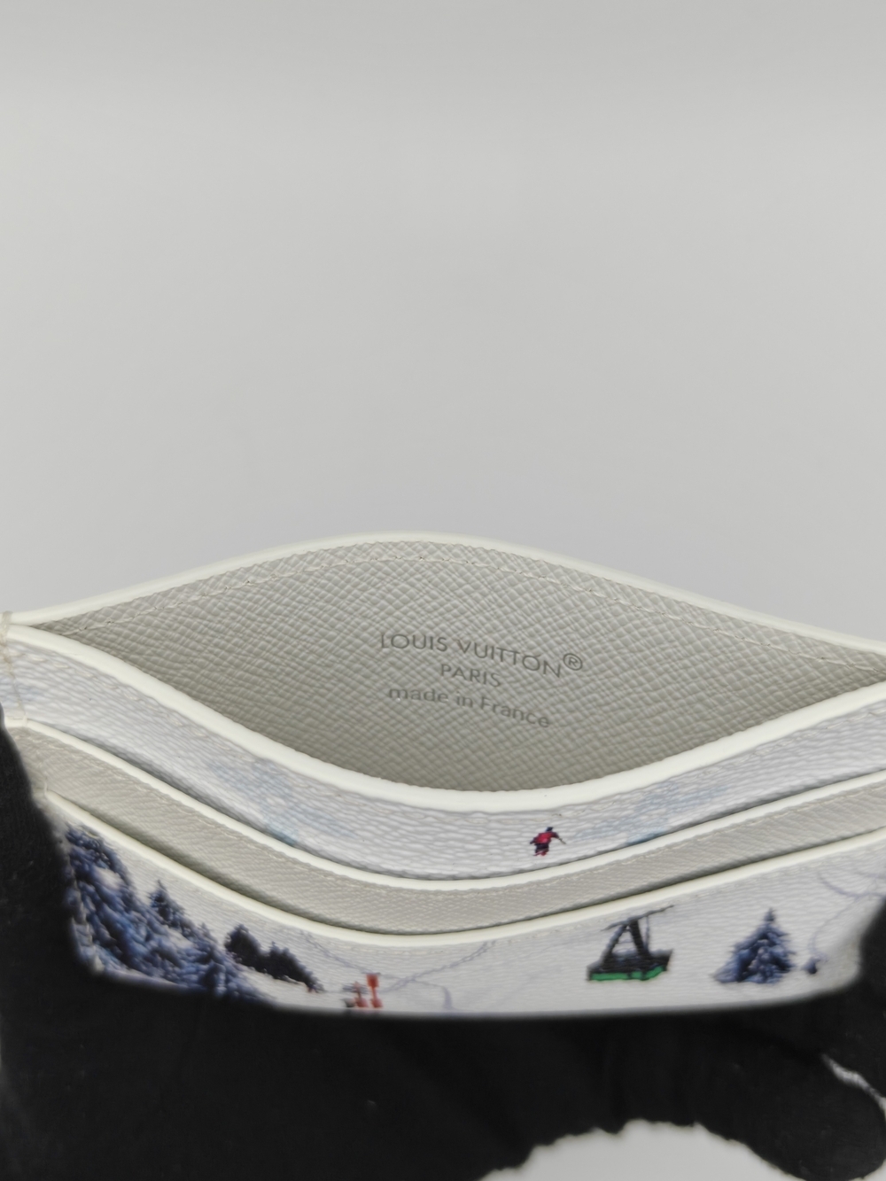 Louis Vuitton Lv White Ski Cardholder - Picture 3 of 3